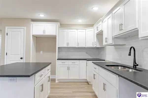 Elizabethtown, KY 42701,208 B Hunter Lane