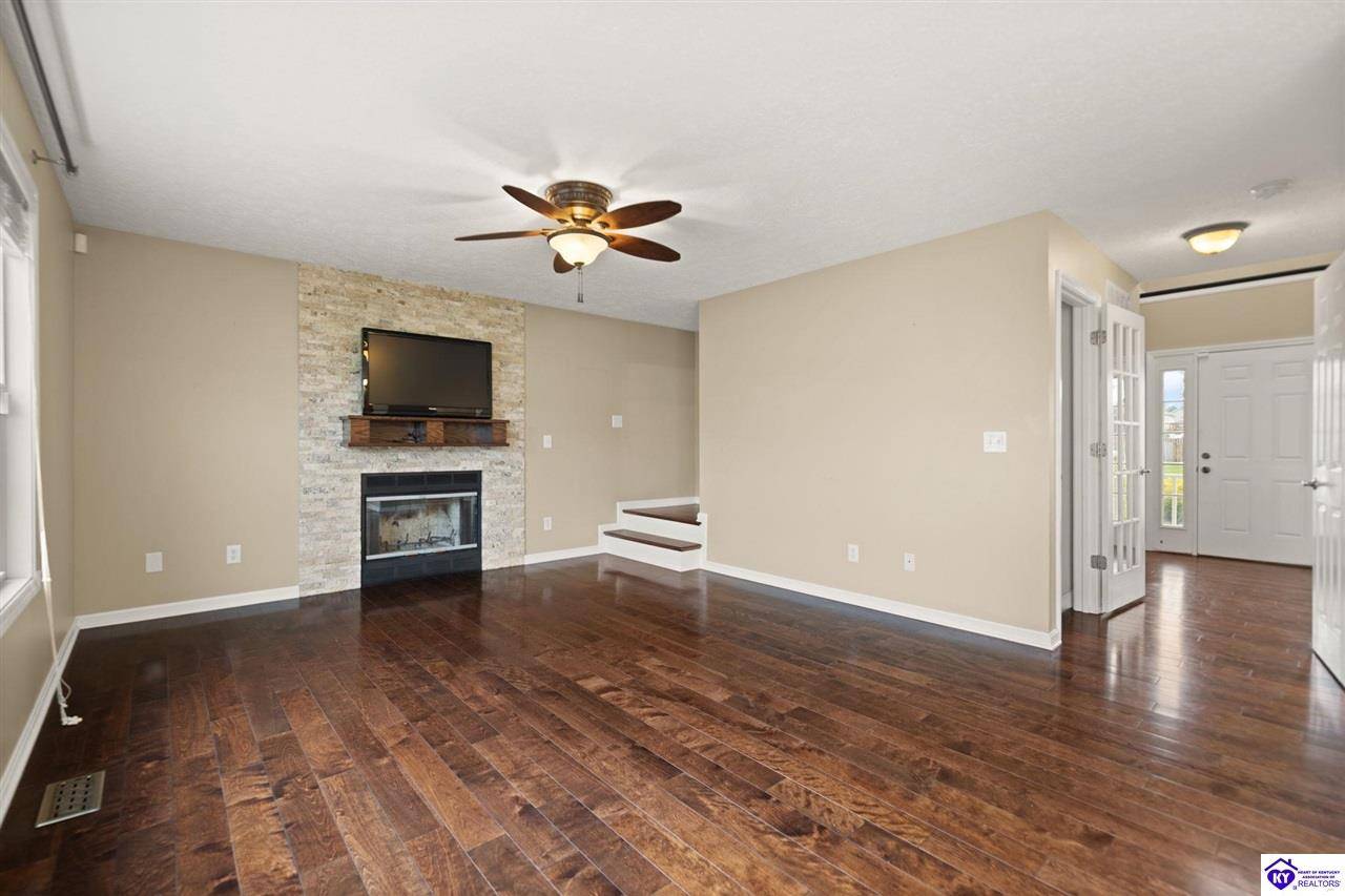 Radcliff, KY 40160,125 Longsdale Court