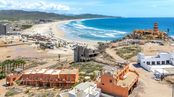 #Desert Moon Cerritos, Pacific, Baja