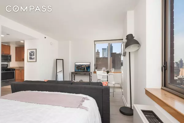 Manhattan, NY 10001,35 W 33rd Street #25A