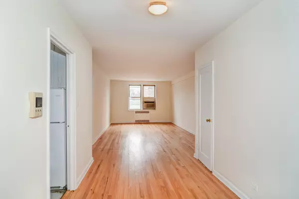 Bronx, NY 10471,5645 Netherland Avenue #3-E