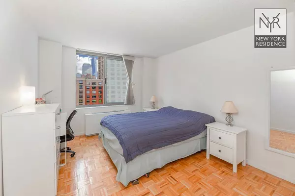 Manhattan, NY 10280,2 S End Avenue #7-H