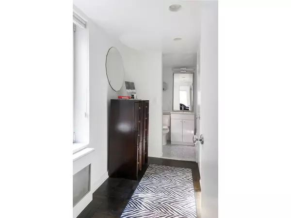 Manhattan, NY 10021,750 Park Avenue #12D