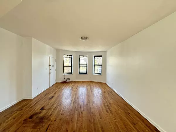 Queens, NY 11106,31-34 12th Street #2