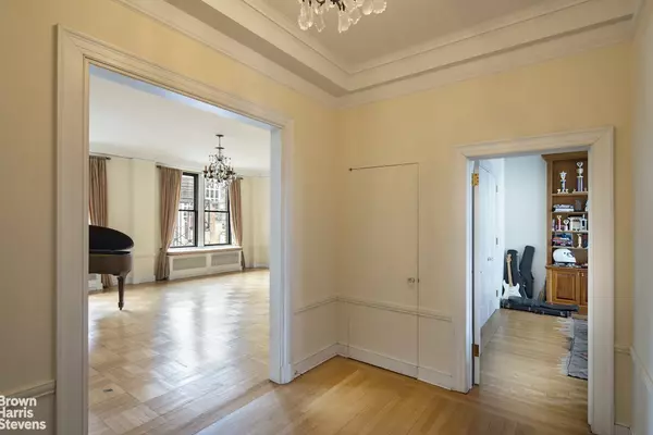 Manhattan, NY 10028,993 PARK Avenue #9E/8D