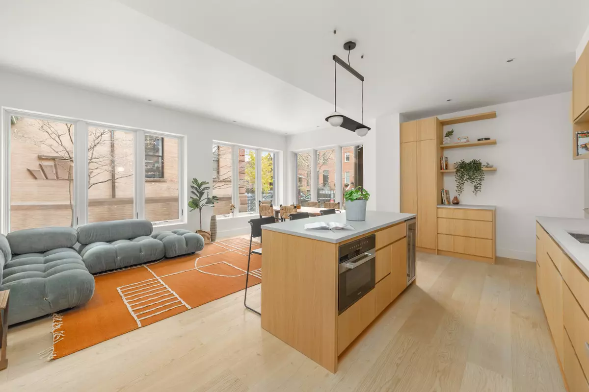 Brooklyn, NY 11217,415 DE GRAW Street #1A