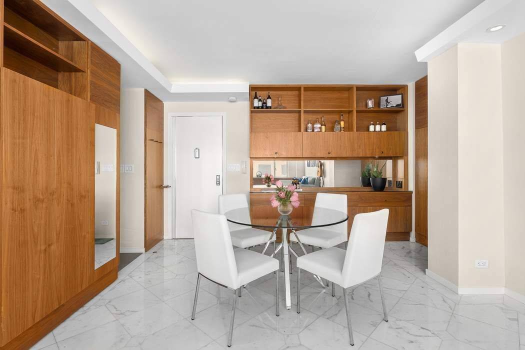 Manhattan, NY 10022,475 Park Avenue #10B