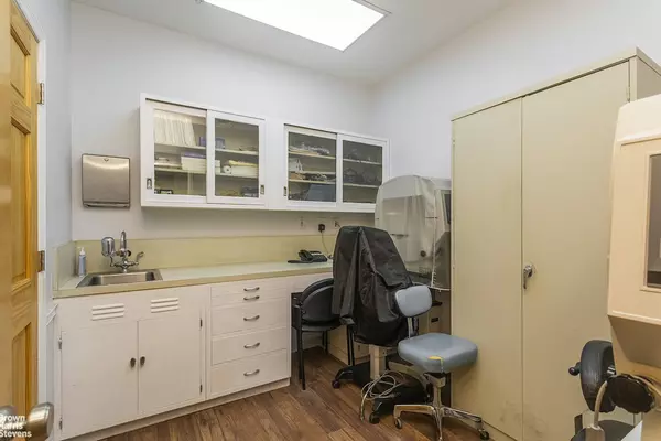 Manhattan, NY 10021,950 5TH Avenue #MEDICAL