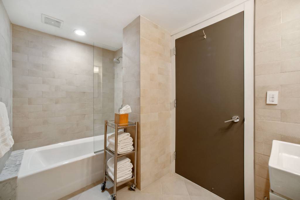 Manhattan, NY 10019,160 Central Park S #1211