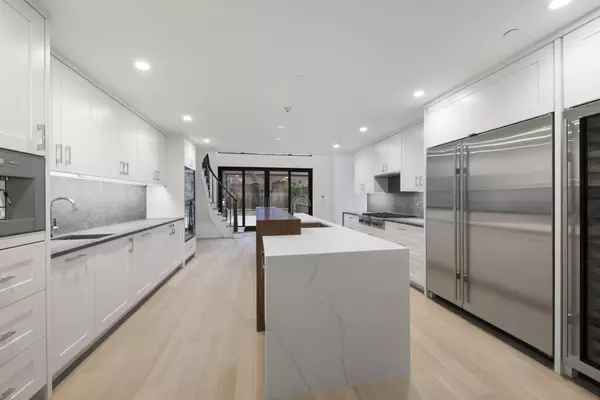 Manhattan, NY 10023,53 W 71st Street