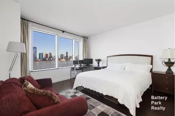 Manhattan, NY 10004,70 Little West Street #23-E
