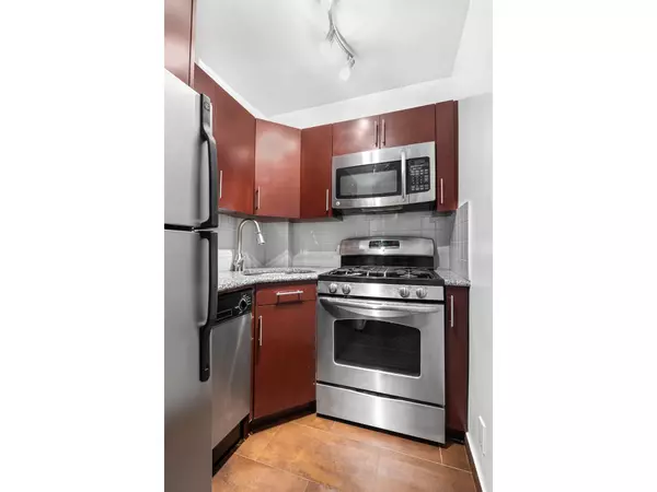 Manhattan, NY 10017,321 E 48TH Street #5D