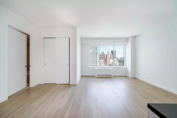 Manhattan, NY 10018,321 W 37TH Street #PH1