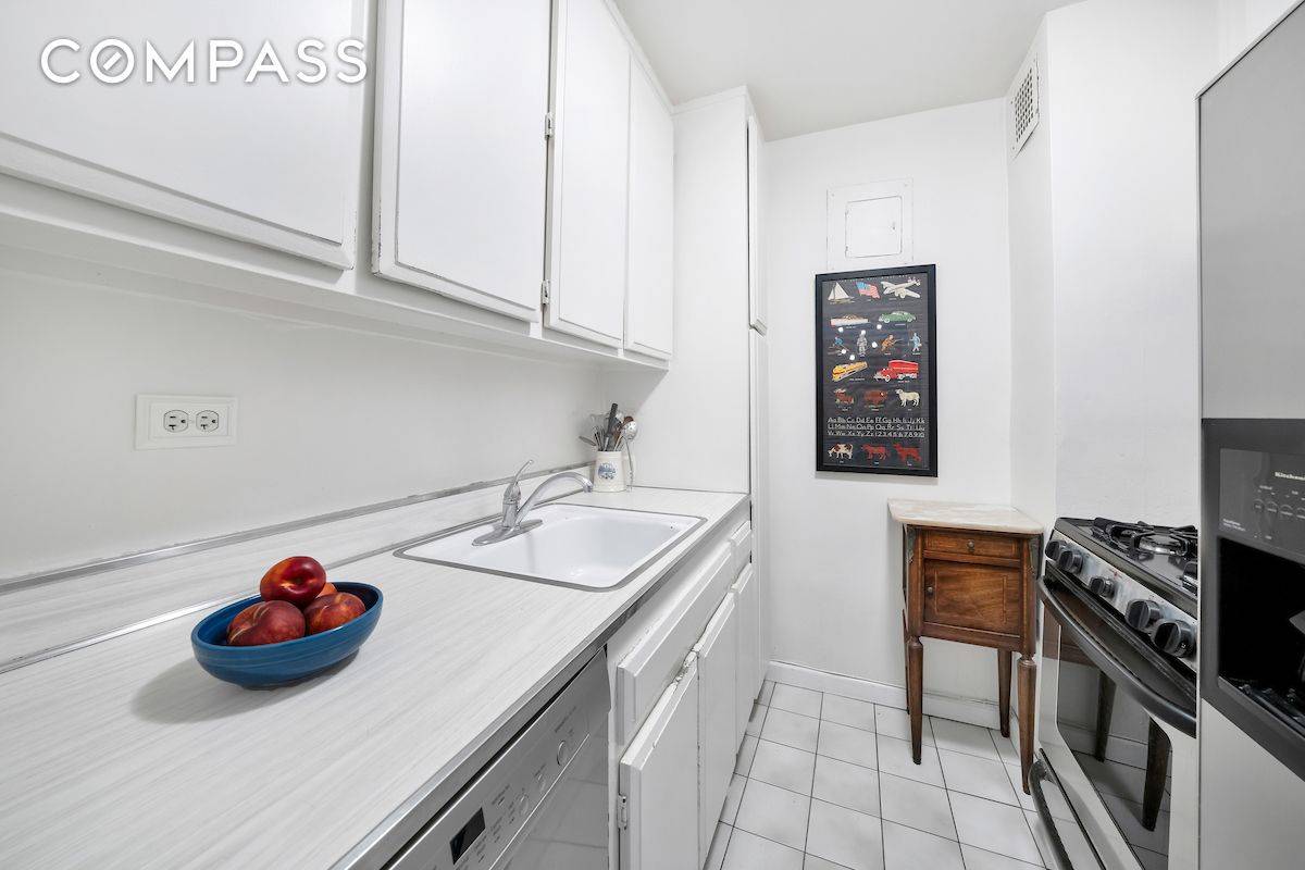 Manhattan, NY 10011,77 7th Avenue #9T