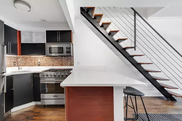 Manhattan, NY 10012,184 THOMPSON Street #1S