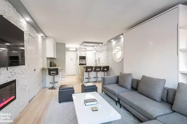 Manhattan, NY 10011,101 W 12TH Street #7C