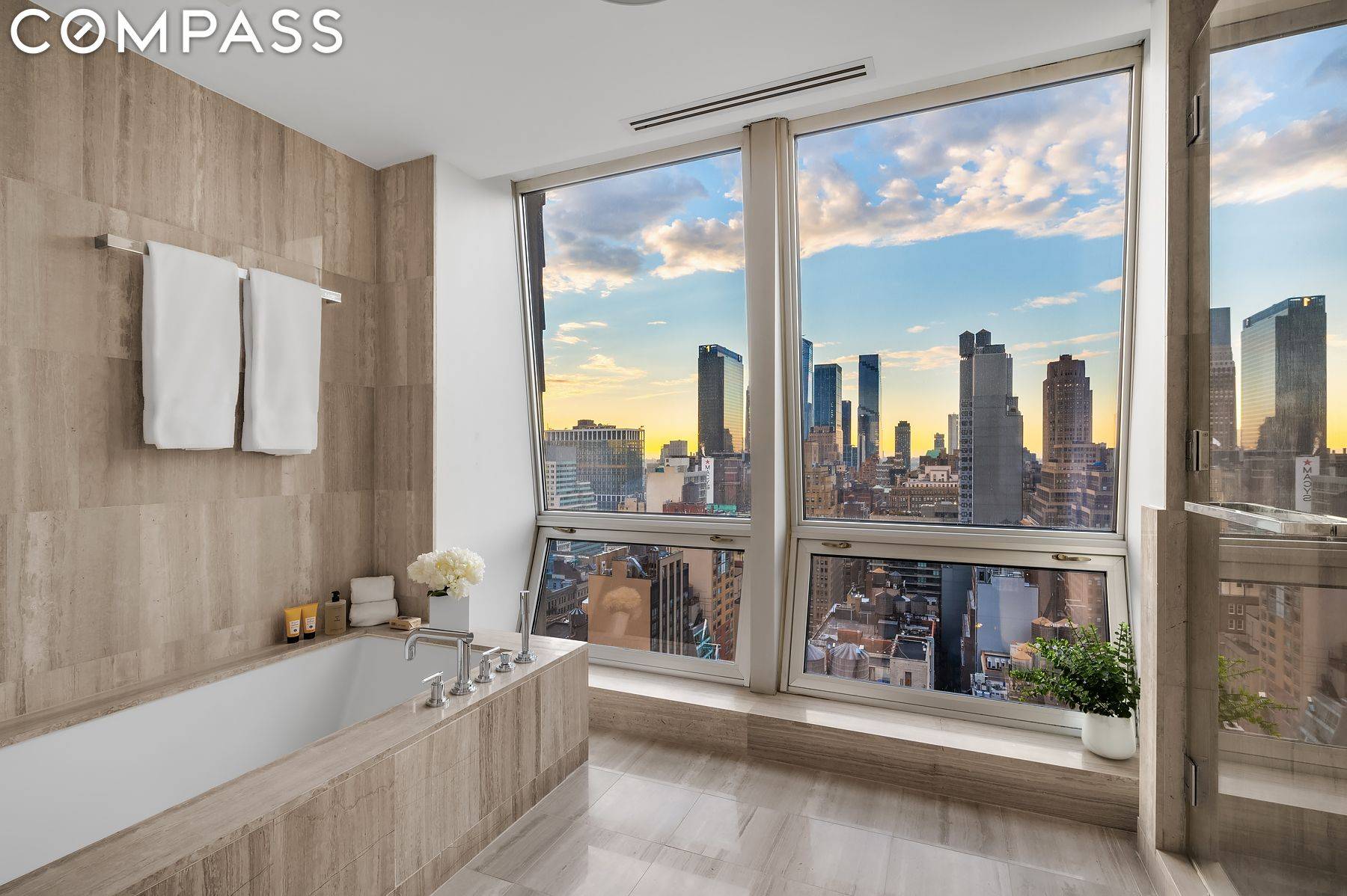 Manhattan, NY 10018,400 5th Avenue #31F
