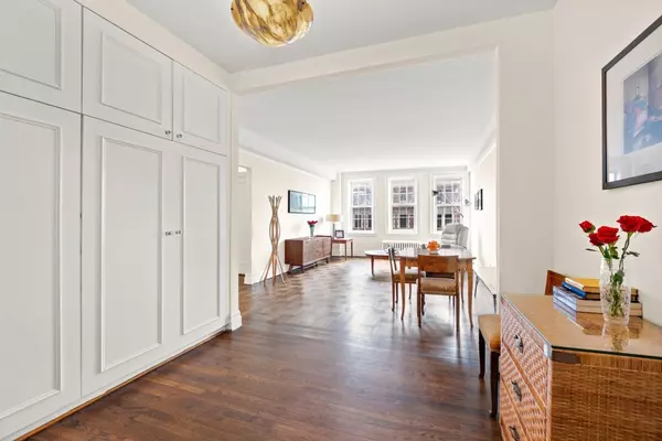 Manhattan, NY 10003,41 5TH Avenue #15A