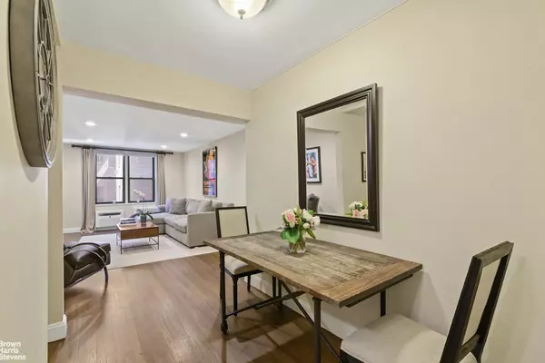 Manhattan, NY 10014,100 BANK Street #2A