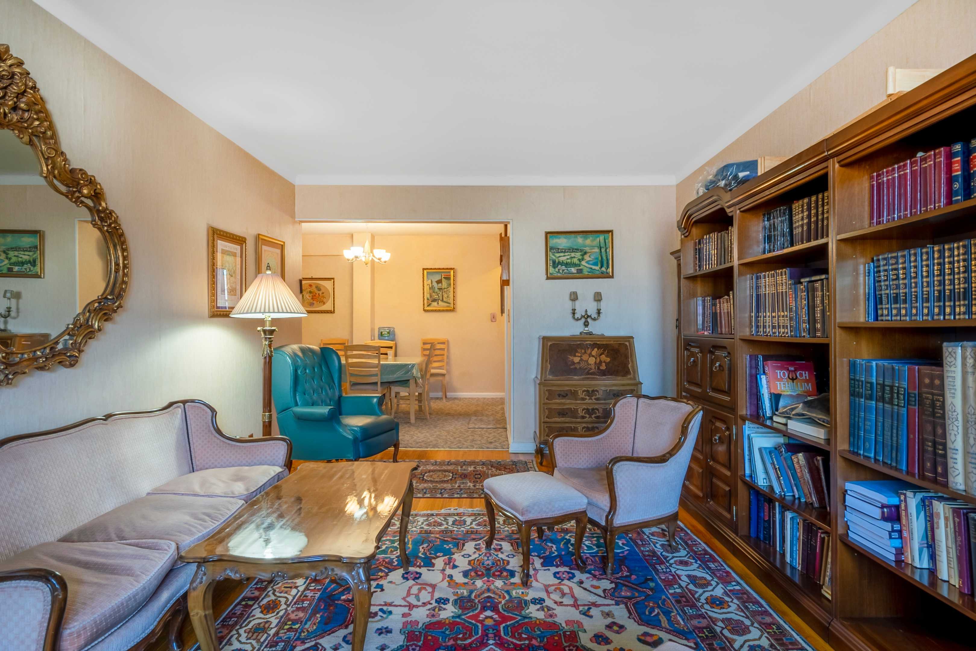 Brooklyn, NY 11230,915 E 17TH Street #305