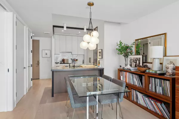 Manhattan, NY 10009,438 E 12TH Street #4T