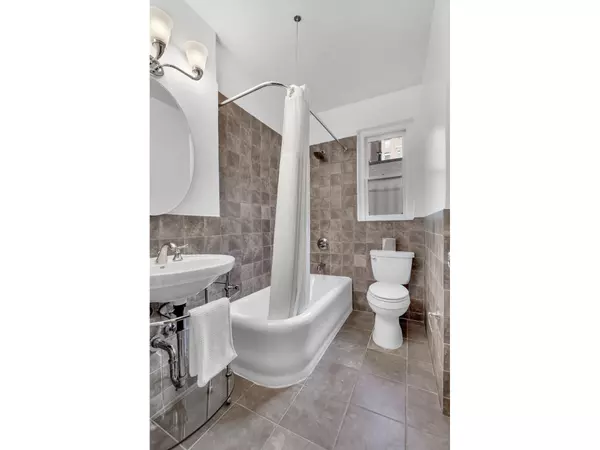 Manhattan, NY 10022,424 E 57TH Street #PH6D