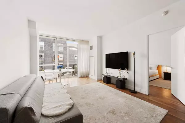 214 N 11th Street #5R, Brooklyn, NY 11211