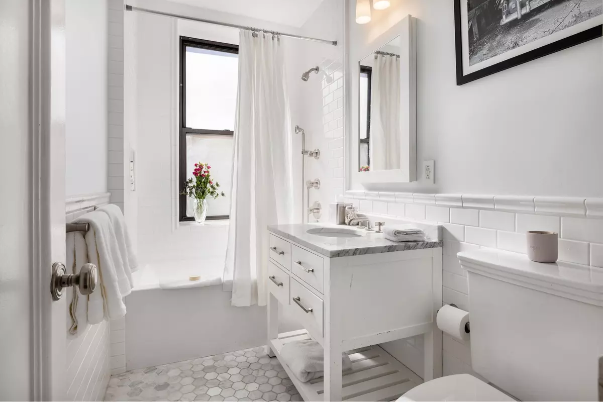 Manhattan, NY 10024,255 W 84TH Street #1A