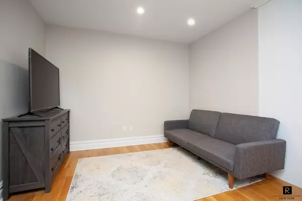 Manhattan, NY 10032,156-08 Riverside Drive W #1-A