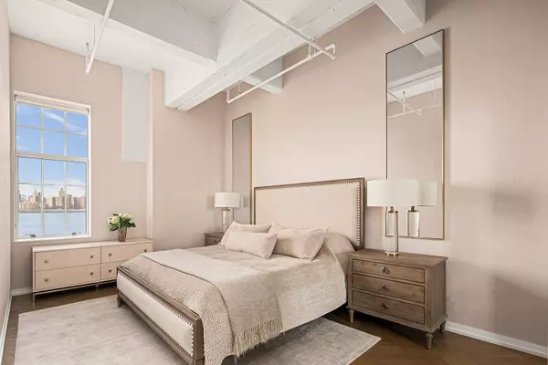 Brooklyn, NY 11249,184 KENT Avenue #C210