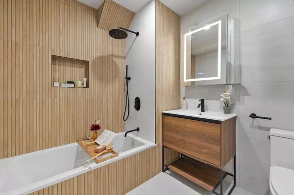Brooklyn, NY 11226,62 Veronica Place #3-B