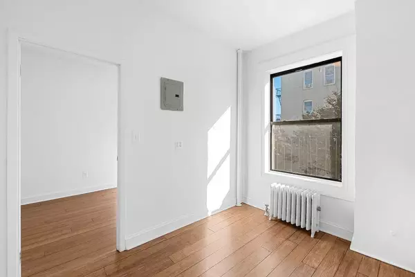 Manhattan, NY 10009,619 E 5th Street #22