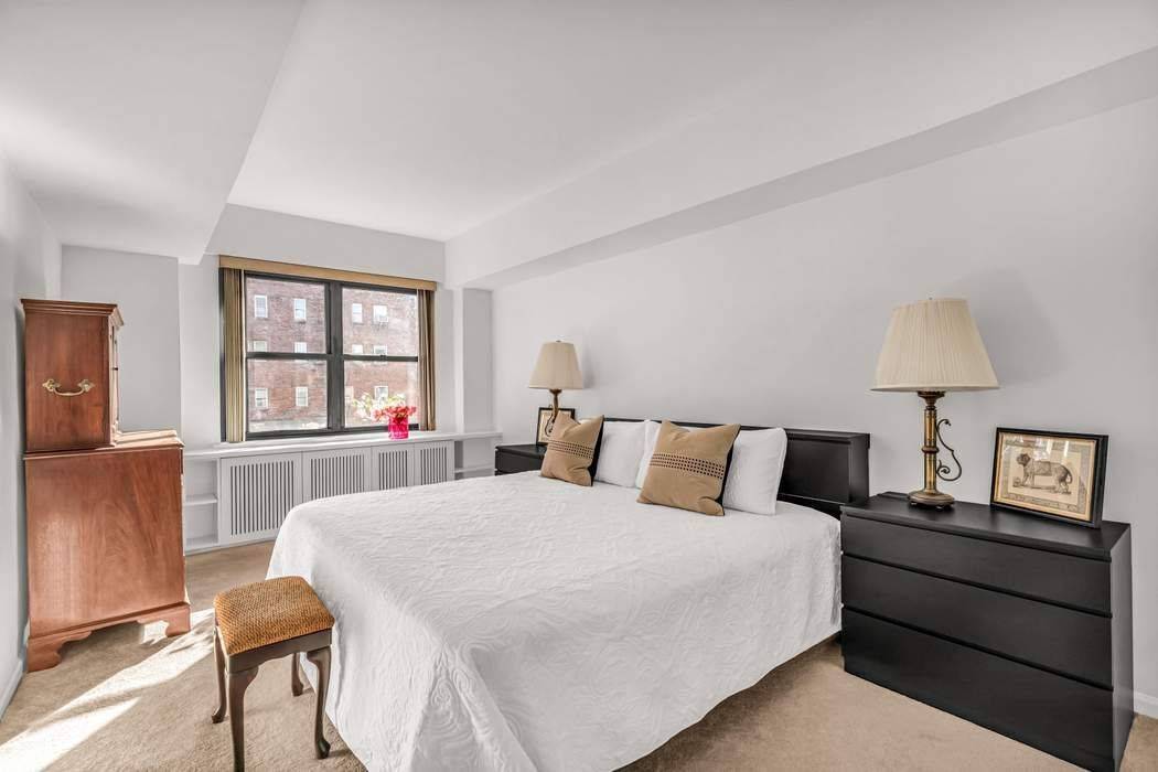 Manhattan, NY 10028,80 E End Avenue #14C