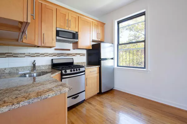 Brooklyn, NY 11231,244 HOYT Street #4R