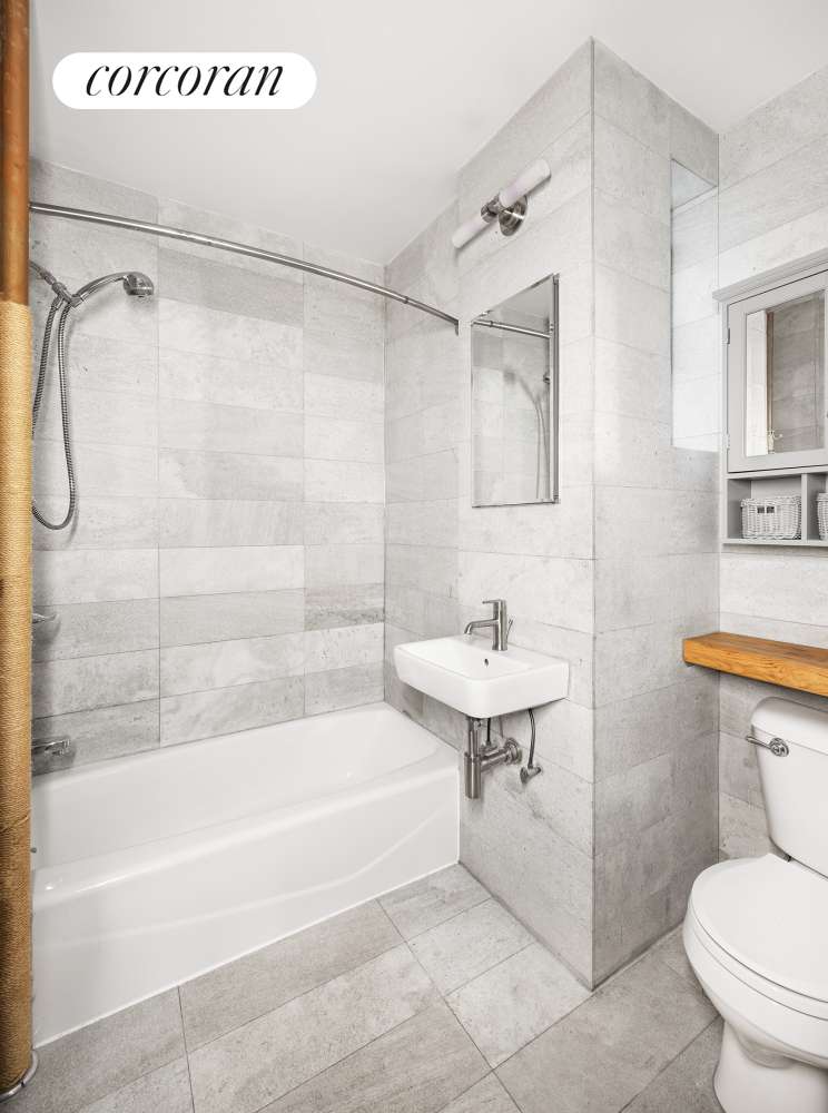 Manhattan, NY 10002,100 SUFFOLK Street #2E