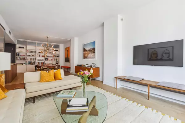 Manhattan, NY 10013,255 HUDSON Street #3E