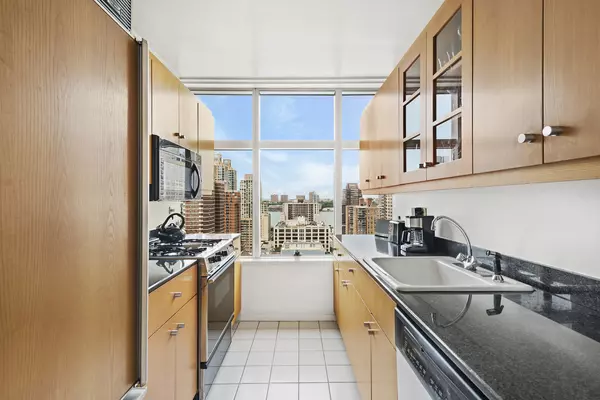 Manhattan, NY 10023,160 W 66TH Street #19J