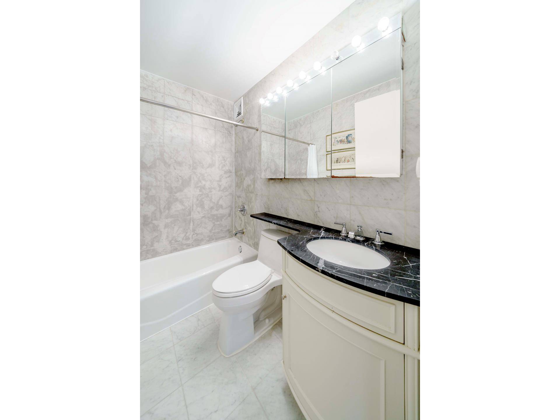 Manhattan, NY 10023,30 W 61ST Street #21B
