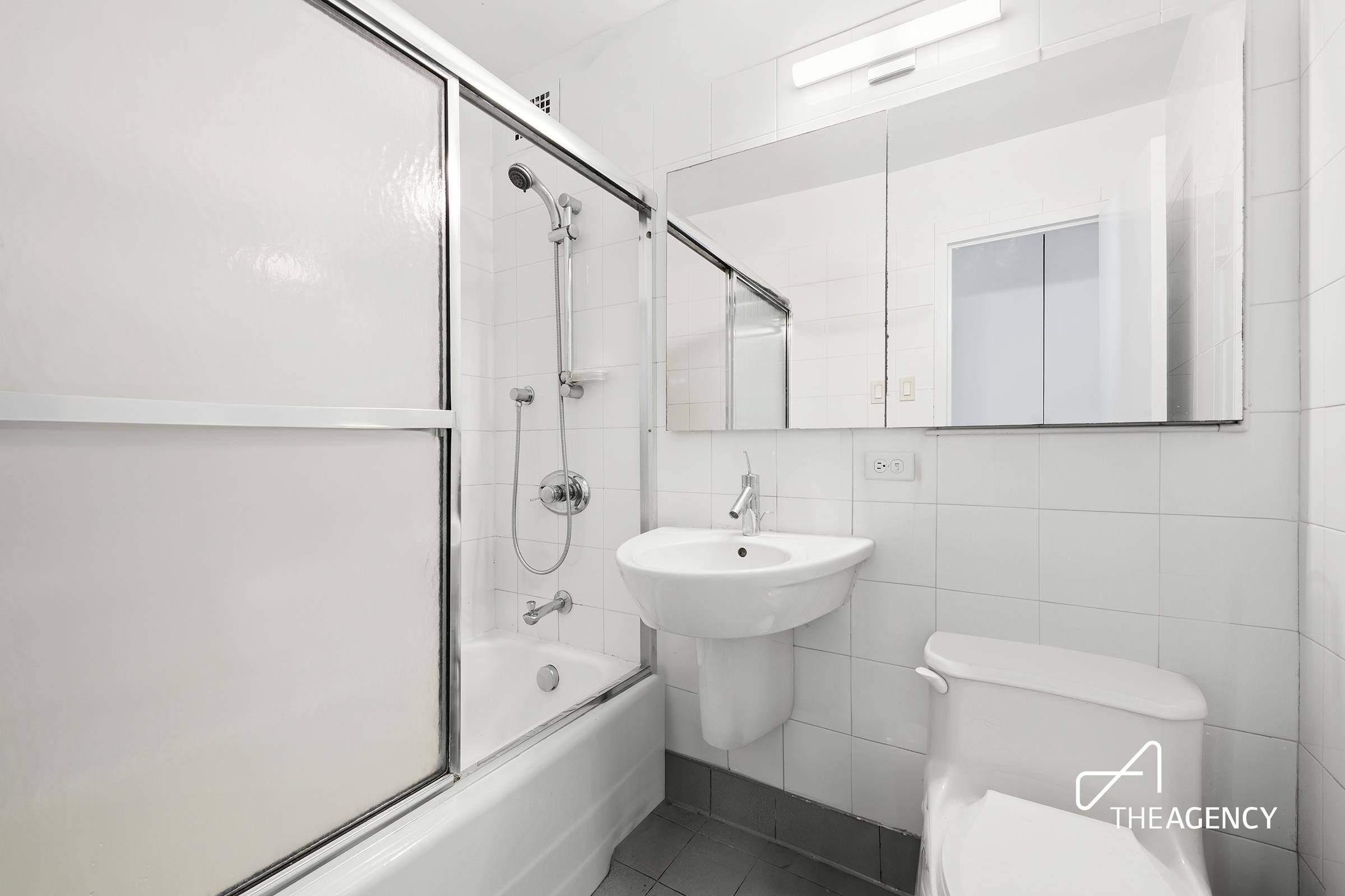 Manhattan, NY 10038,170 PARK Row #7C