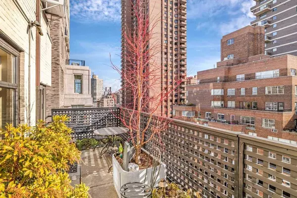 Manhattan, NY 10128,19 E 88th Street #15G