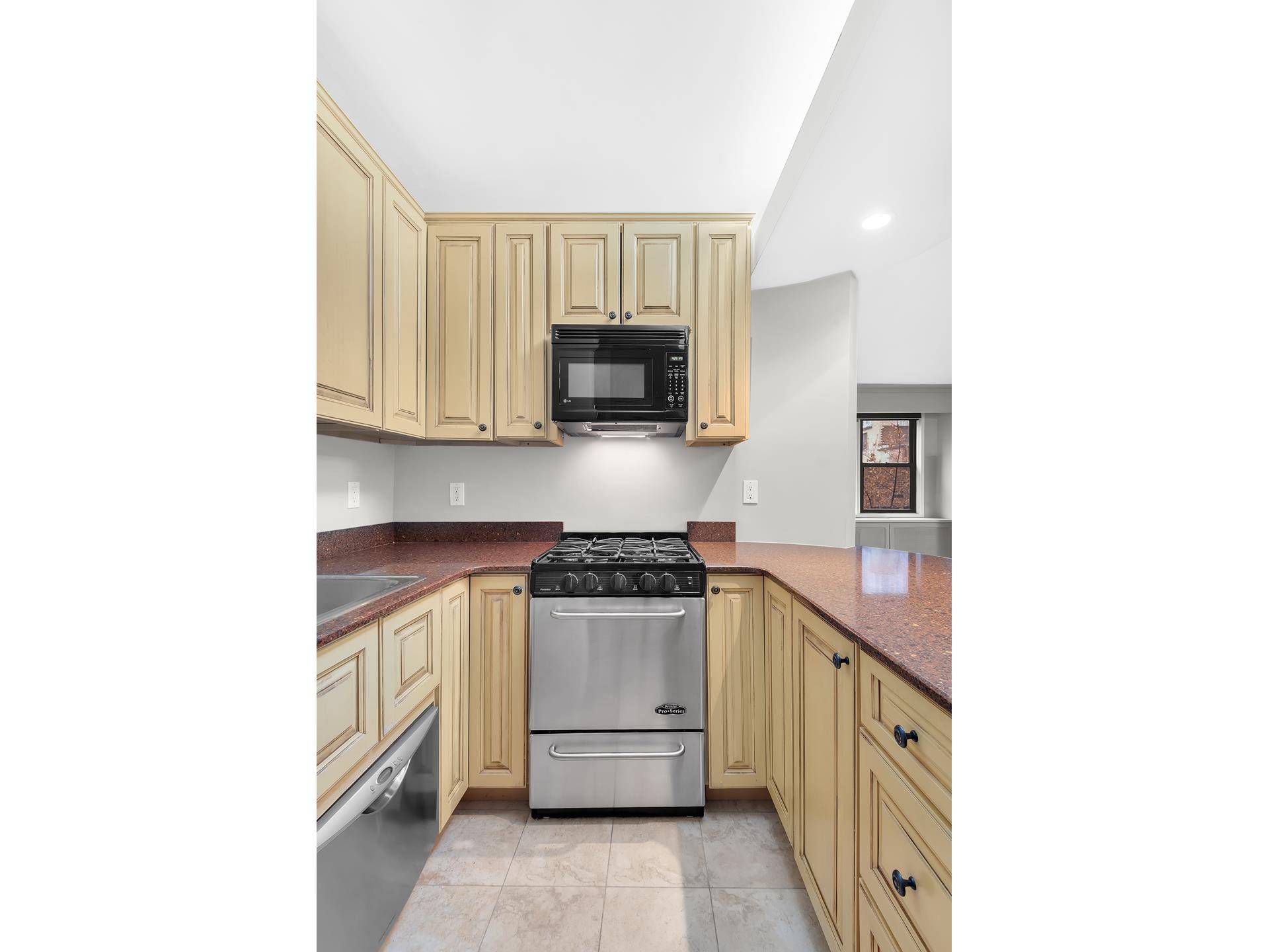 Manhattan, NY 10022,345 E 52ND Street #7A