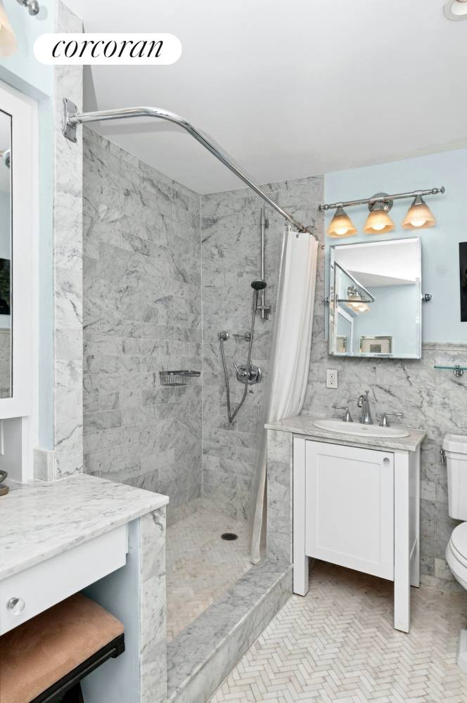 Manhattan, NY 10014,61 JANE Street #17E