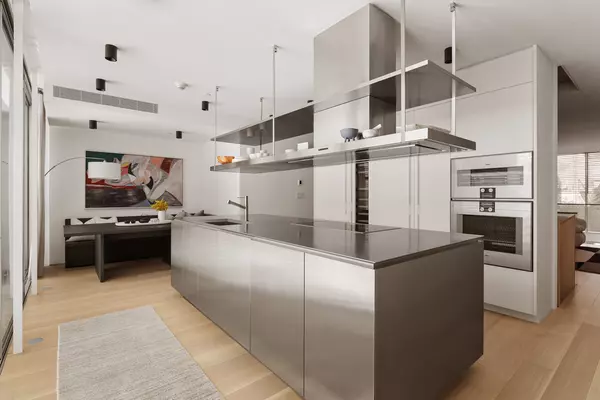 217 W 20TH Street, Manhattan, NY 10011
