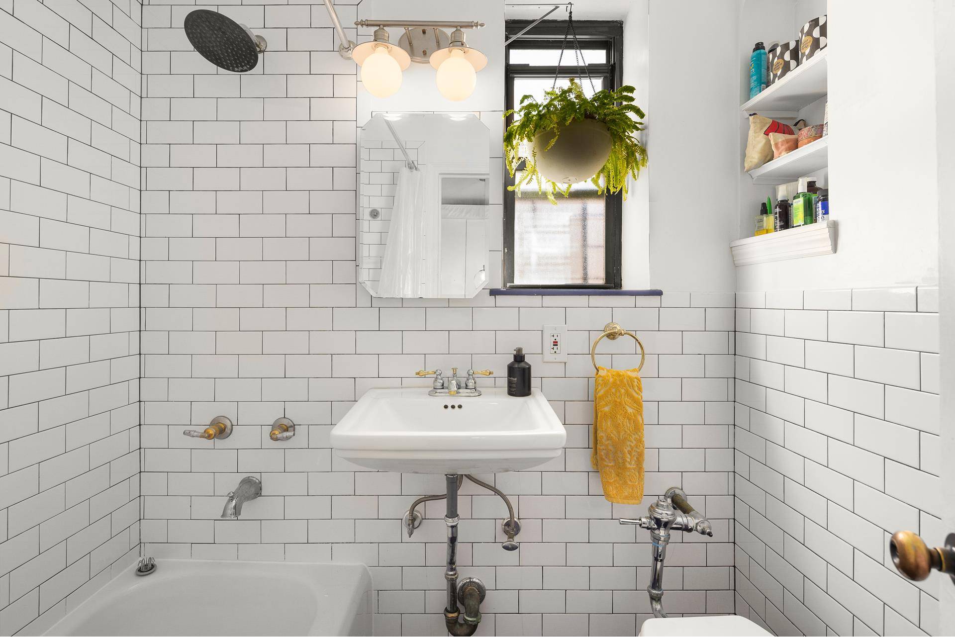 Brooklyn, NY 11218,192 E 8TH Street #6A