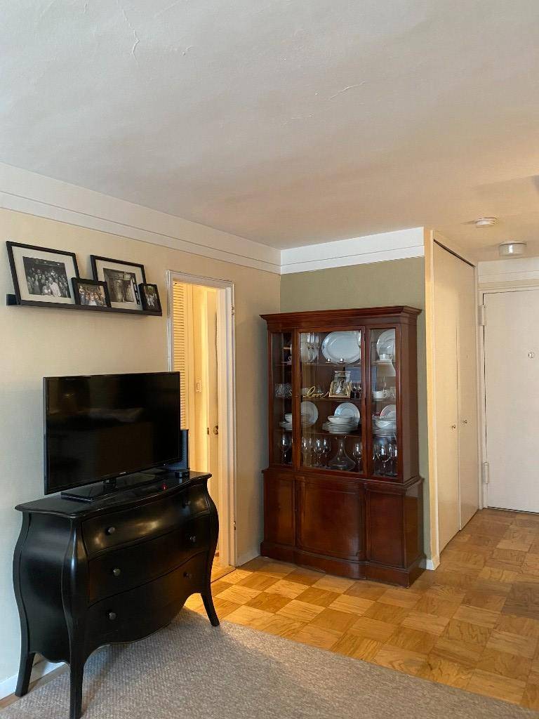 Manhattan, NY 10016,240 E 35th Street #3C