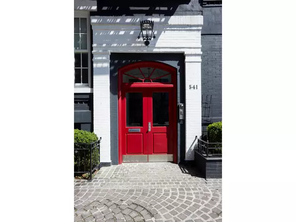 Manhattan, NY 10021,541 E 72ND Street #2/3