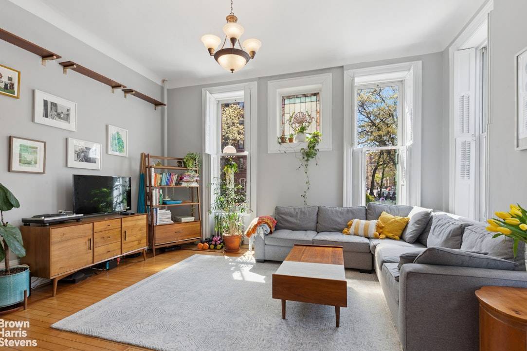 Brooklyn, NY 11238,385 CLINTON Avenue #1N