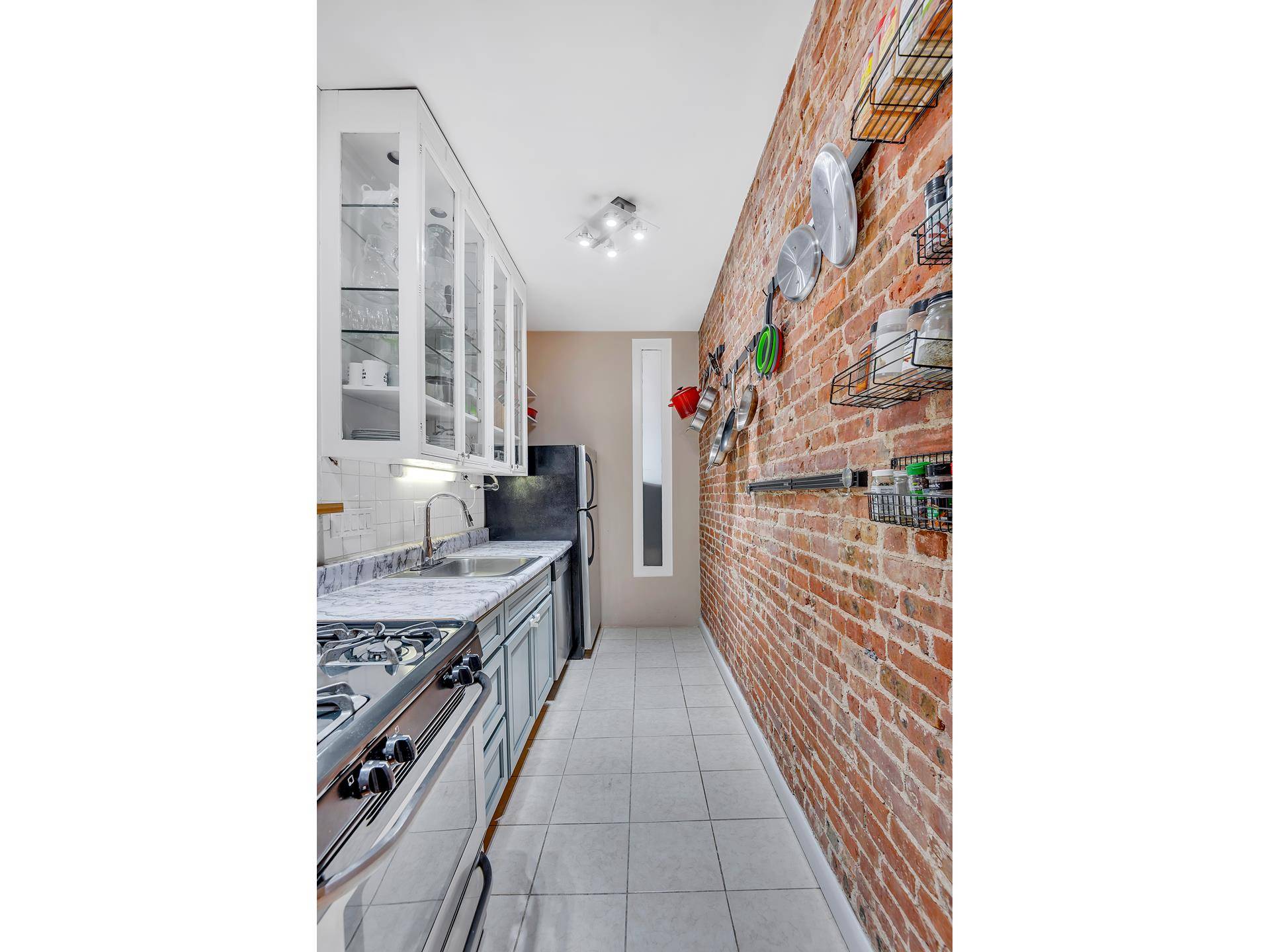 Manhattan, NY 10128,206 E 90TH Street #4W