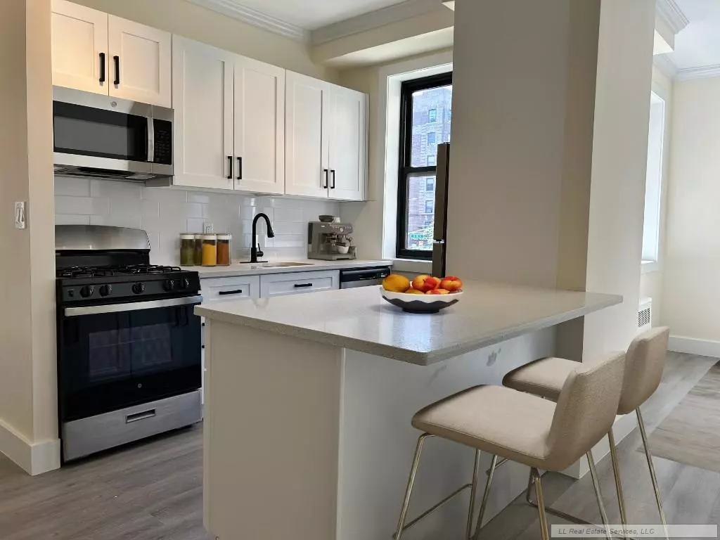 Manhattan, NY 10040,269 Bennett Avenue #3B