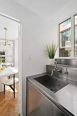 Manhattan, NY 10019,17 W 54TH Street #5F